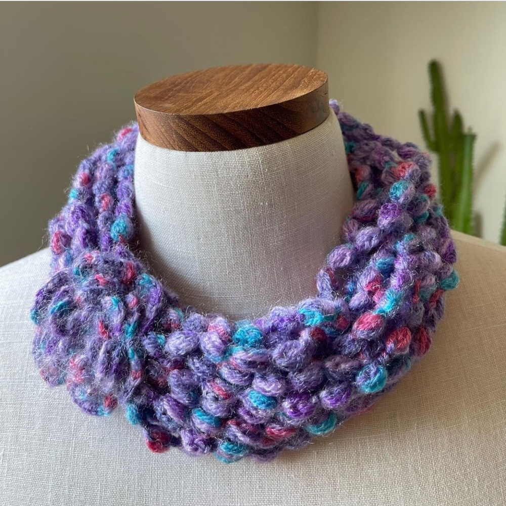 BRAND NEW - WOOLEN HANDMADE CROCHET NECKLACE - NECK WARMER